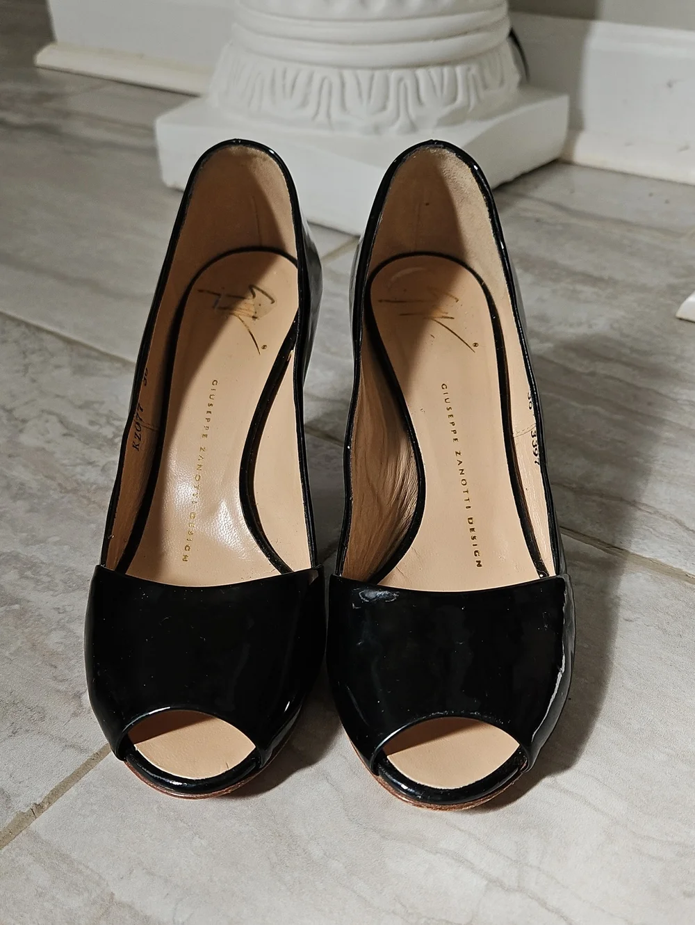 Vintage Giuseppe Zanotti Black Patent Leather Kitten Heel Pumps EU 36​